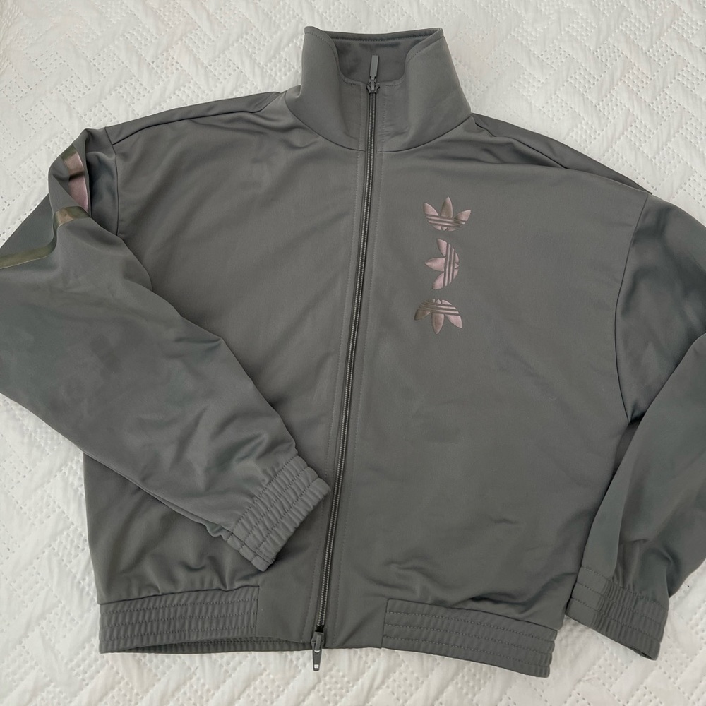 Adidas kinda cropped hoodie
